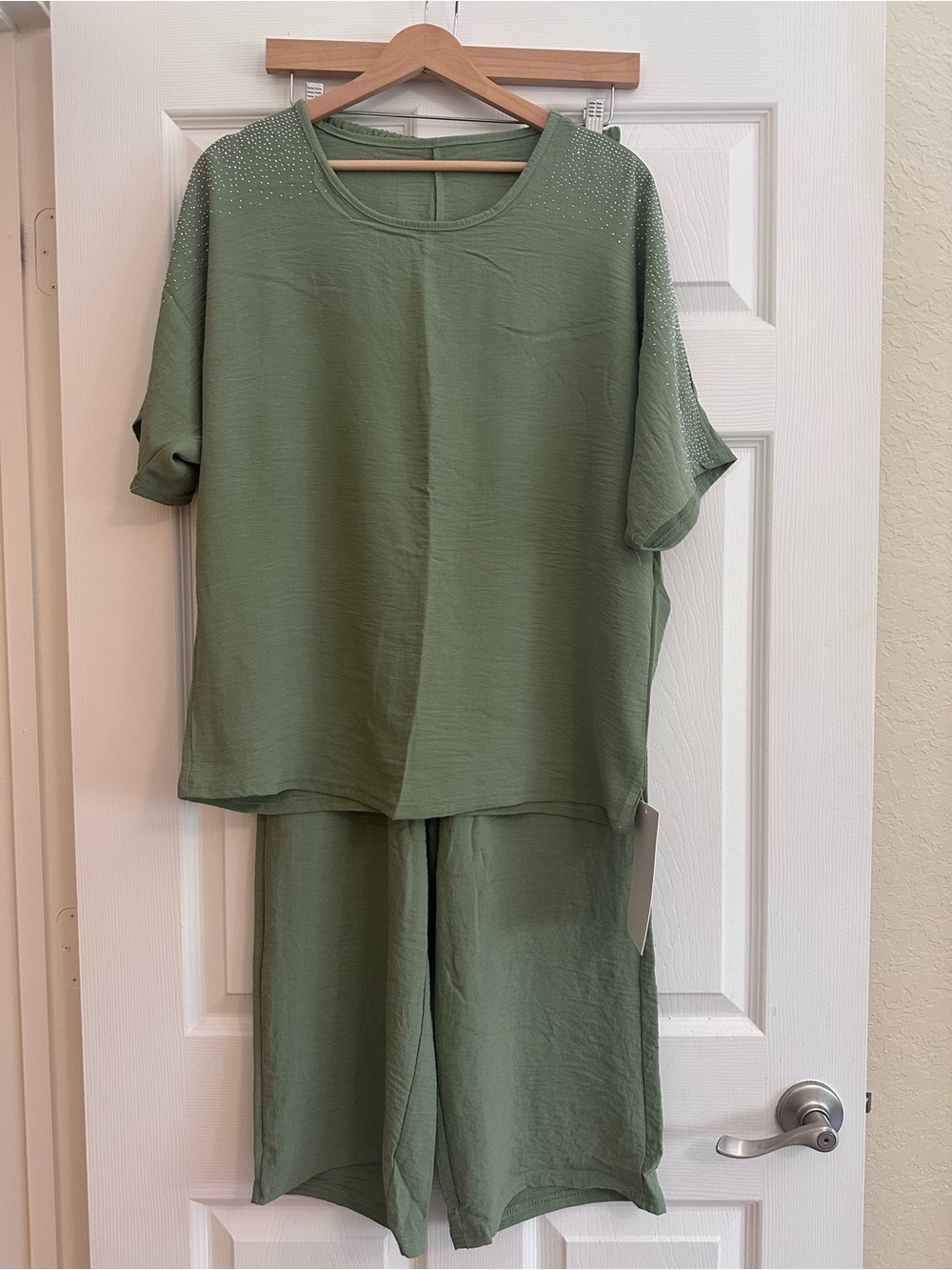 Sage Soft Glam Flow Set - Picture 4 of 5